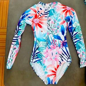 Long Sleeved Bathing-suit/ Surfing Swimwear